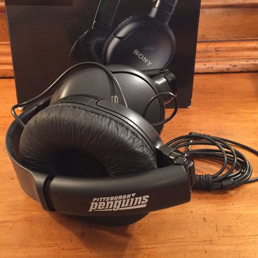 🎉  NIB Sony Compact/Slim Noise Cancel Headphones - Picture 3 of 7